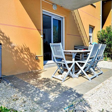 Lovely Apartment In Orange With Kitchen Exterior foto
